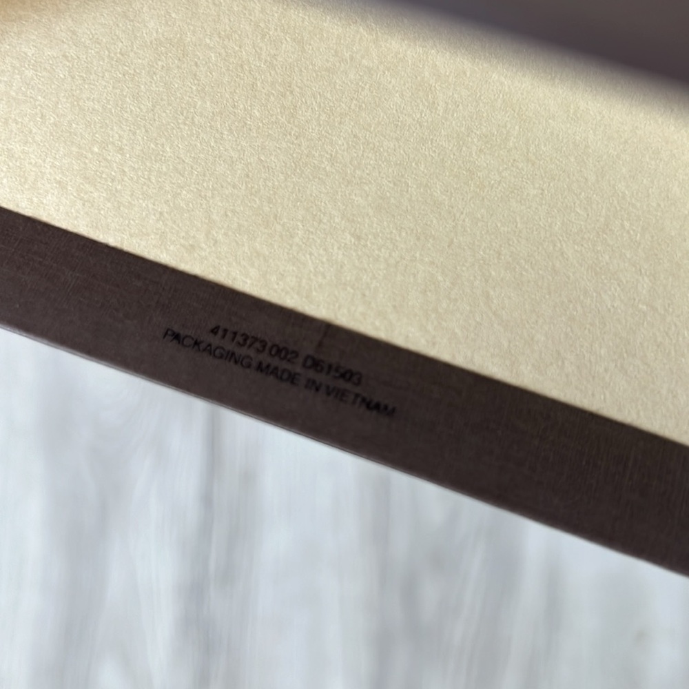 Authentic Louis Vuitton Slide In Gift Box - Picture 6 of 9